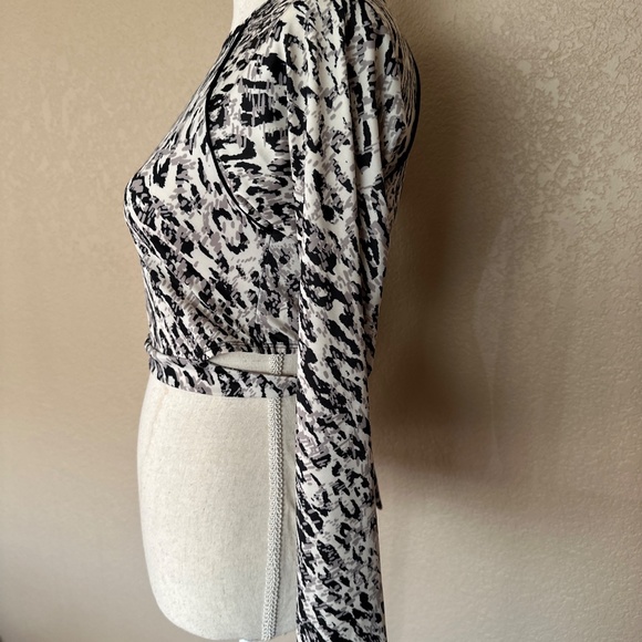 All In Motion Active Wear Crop Top - Picture 2 of 4